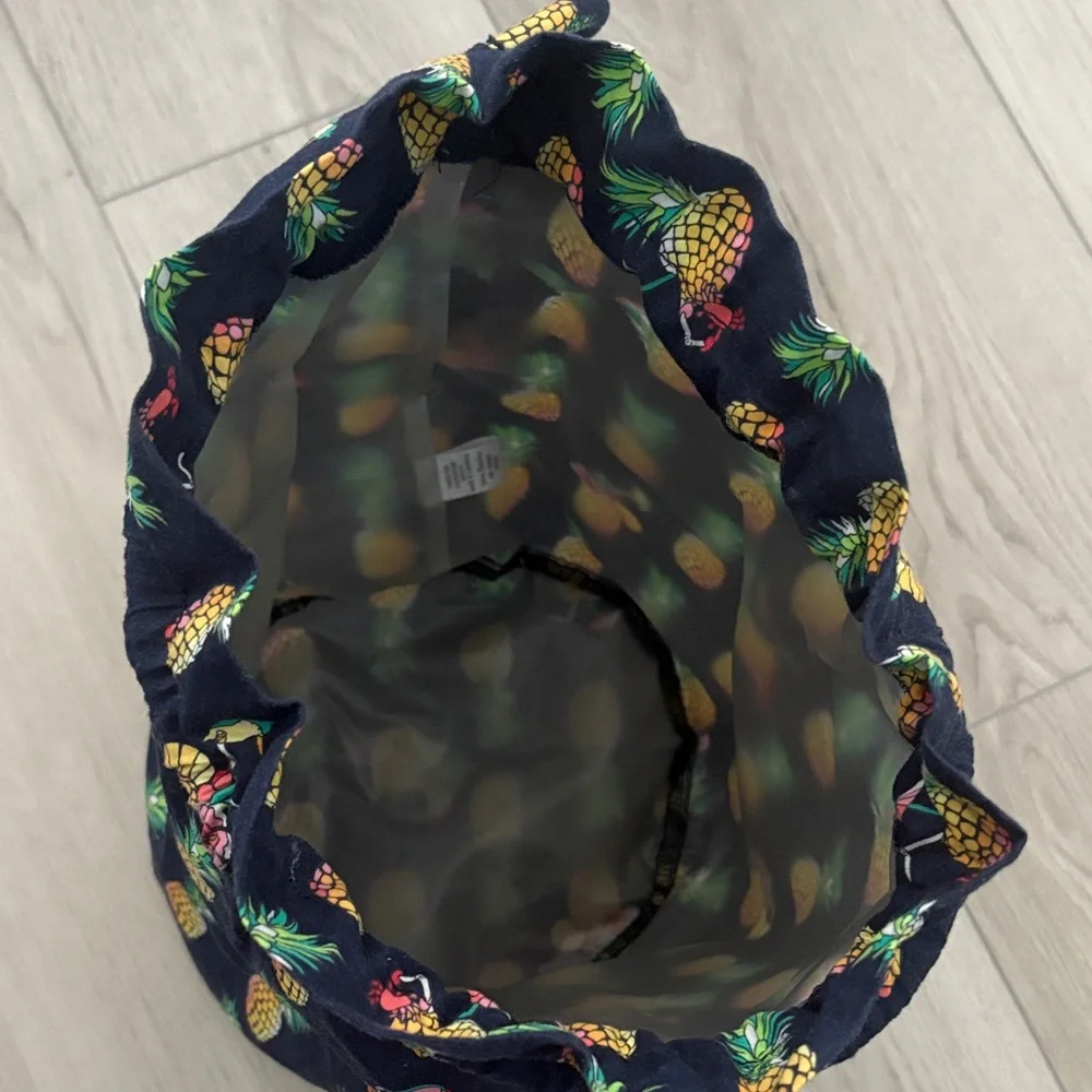 Vera Bradley Toucan Party Pineapple quilted bag set. Plus 4 other travel items - Picture 11 of 16